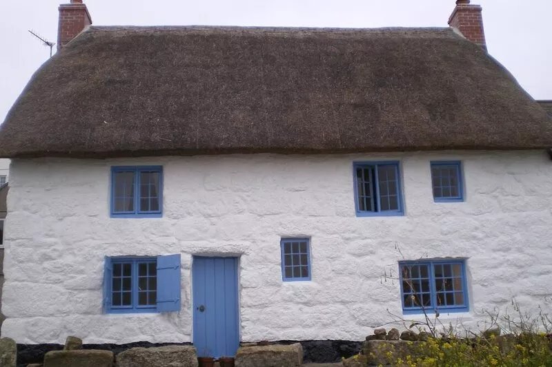 Thatched Cottage With Sea Views Situated Just Yards From The Beach