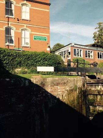 Thames and Severn Canal