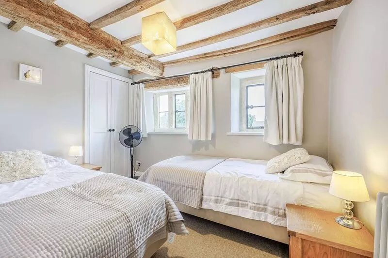 Three bedroom Cotswold holiday home near Bourton-on-the-Water -The Old Farmhouse