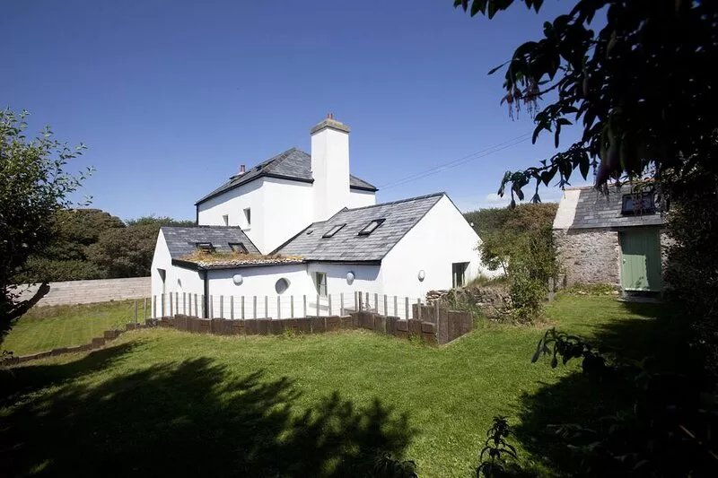 Bangeston Farmhouse, hot tub, surf beaches, coast path 25% OFF WEEKLY BOOKINGS