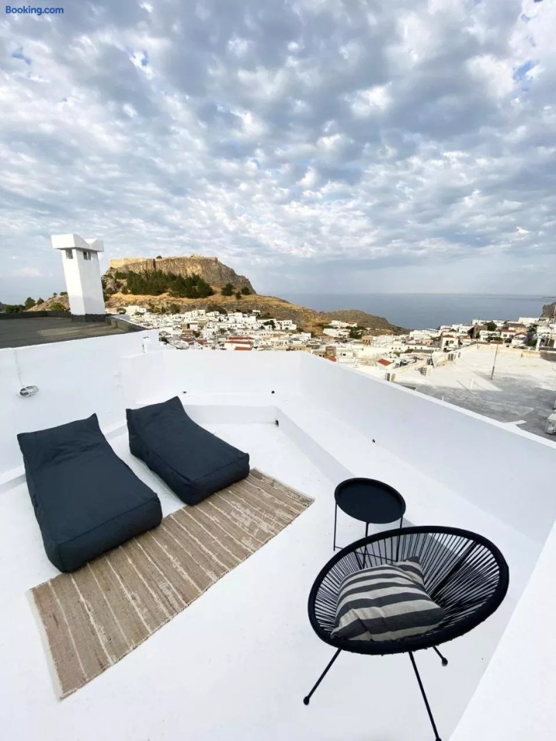 Arte Lindos Suites