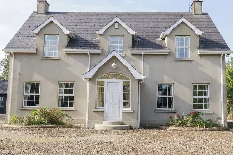 CRAIGLEA COTTAGE, family friendly, with a garden in Coleraine