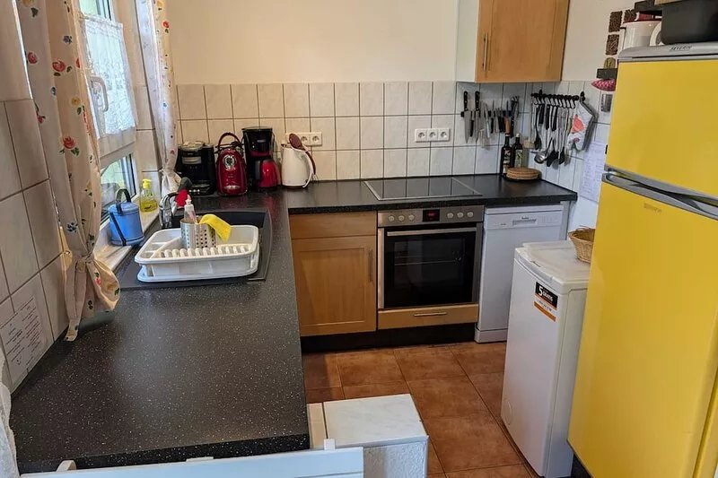 Bright, tasteful apartment, quiet, yet convenient location in Freiburg