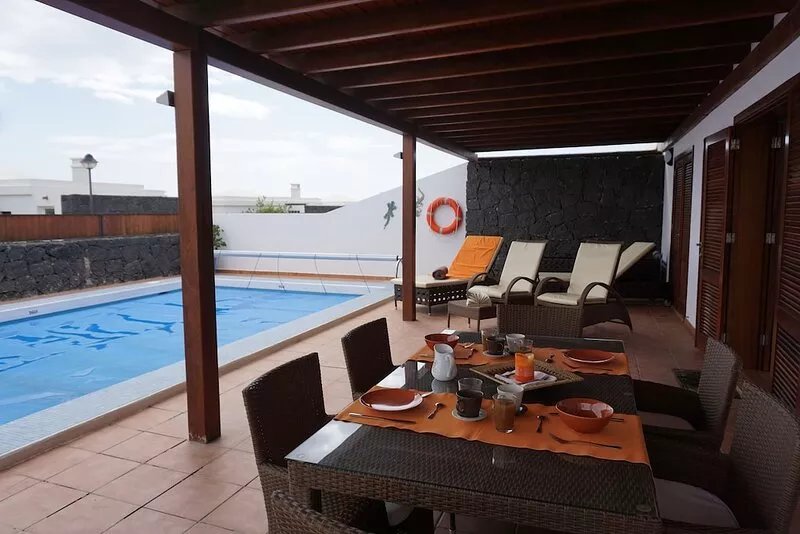 Beautiful private home with heated pool near the sea
