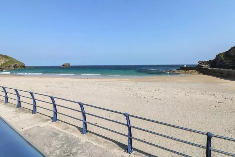 TEYLU, pet friendly in Camborne