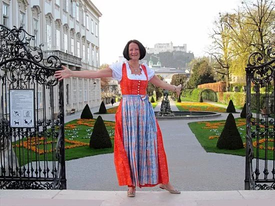 The Sound of Trudy – The Singing Tour Guide