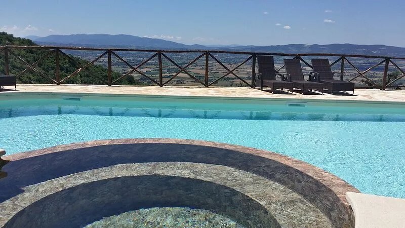 PANORAMIC FARMHOUSE IN UMBRIA IN SPELLO. MEDIEVAL RESIDENCE WITH RESTAURANT