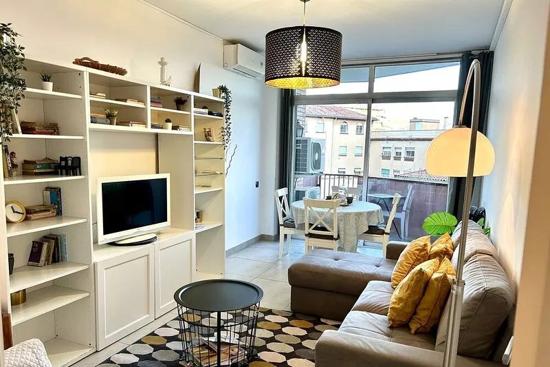 BIG FLAT IN LA SAGRERA. Very quiet area and well connected