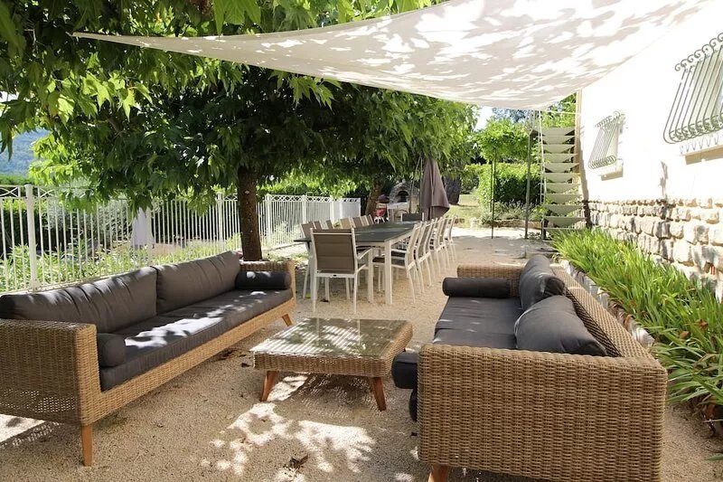 6-bedroom house with heated pool and superb views in the Luberon