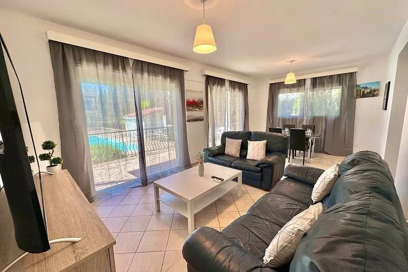 Cydonia Gardens Maisonette with shared pool