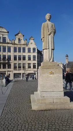 Queen Elisabeth of Belgium Statue