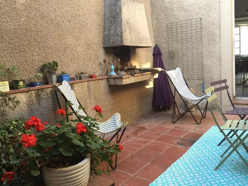 "The patio Maria" At the foot of the city, apartment with interior patio.