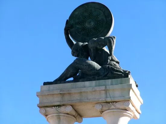 Monumento De Atlante