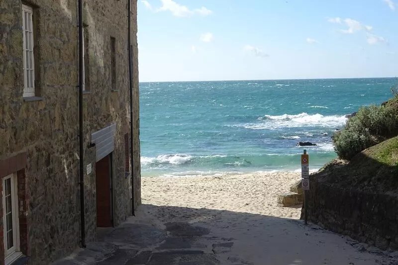 Saffron Cottage -  a cottage that sleeps 4 guests  in 2 bedrooms