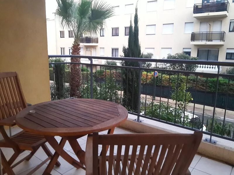BEAUTIFUL 3 BEDROOM TOWN CENTER NEAR SHOPS TRAIN STATION BEACH CINEMA ...