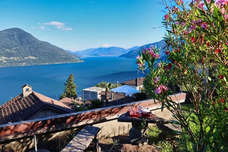 Guaranteed relaxation in a unique Ticino garden house with a panoramic view of