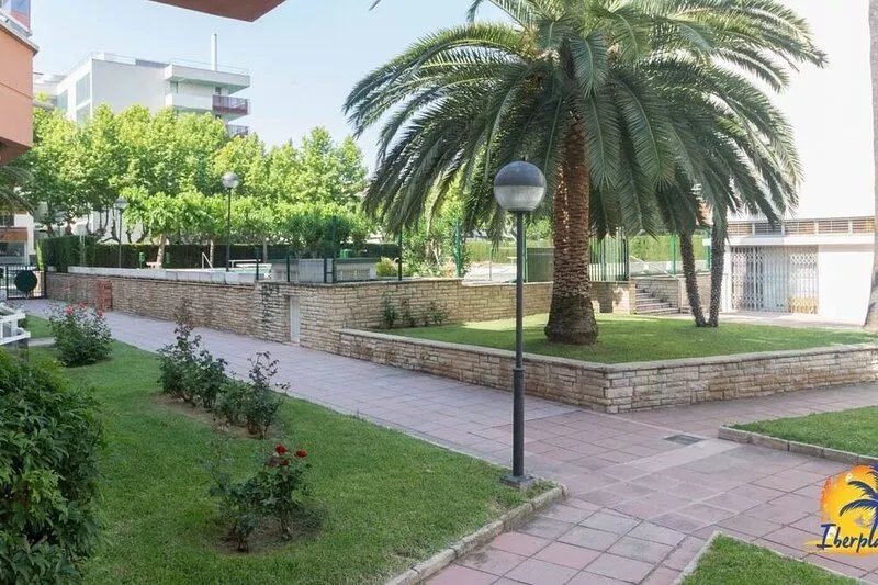 Apartment with communal pool near the tourist area of Salou.