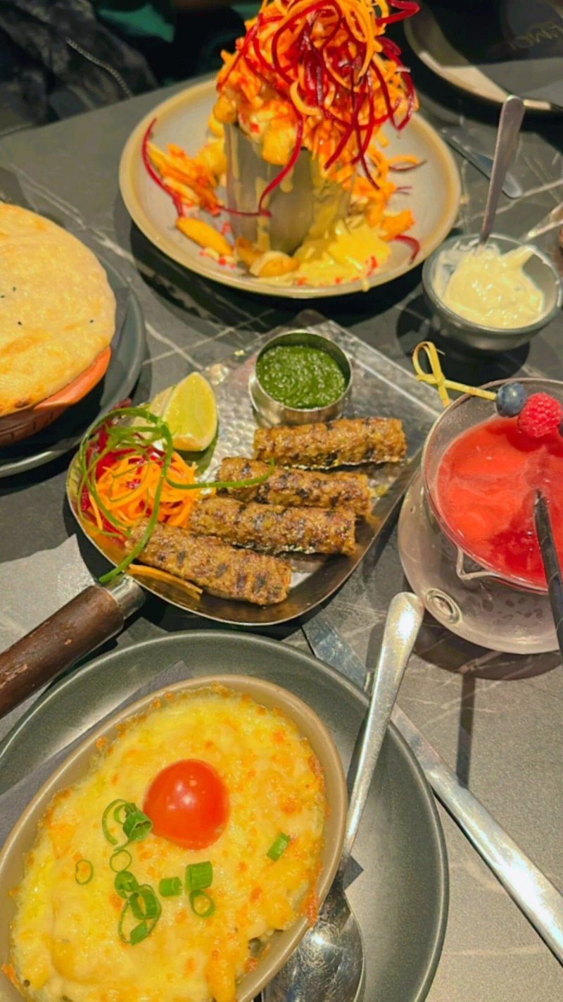 L'MOUR Restaurant & Lounge