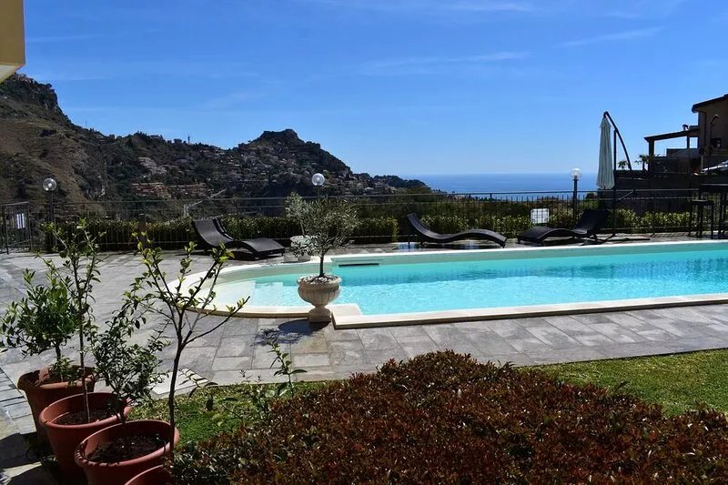 Charming villa apart. stunning view of, Taormina, the Ionian sea, relaxing