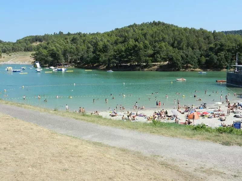 Guest house in the heart of nature, with horses and shared pool,15 min from