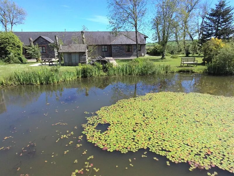Hawthorn-luxury 4 bed cottage- great views, indoor pool hot tub, gym, fishing.