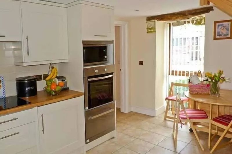 PIGGERY COTTAGE, pet friendly, with a garden in Wigton