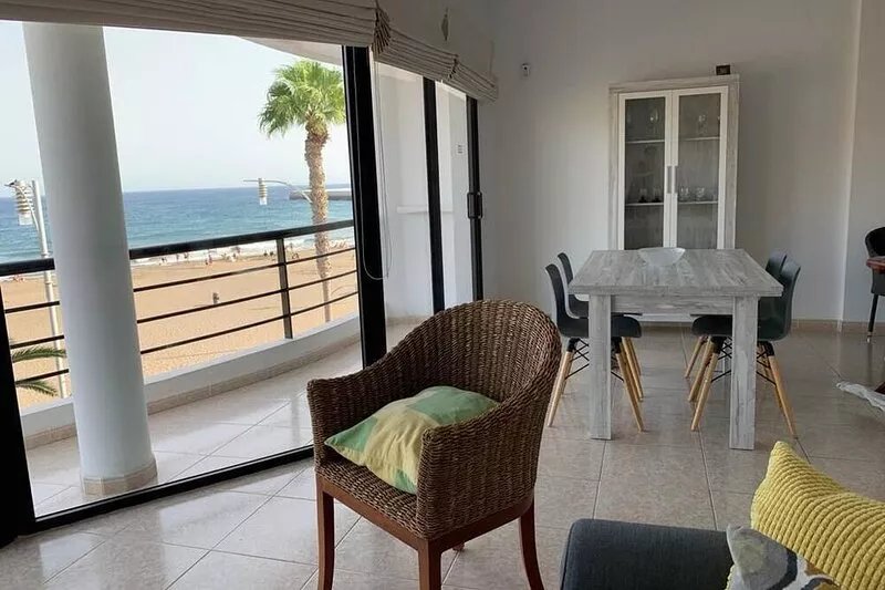 Sea Breeze Apartment beachfront with spectacular views
