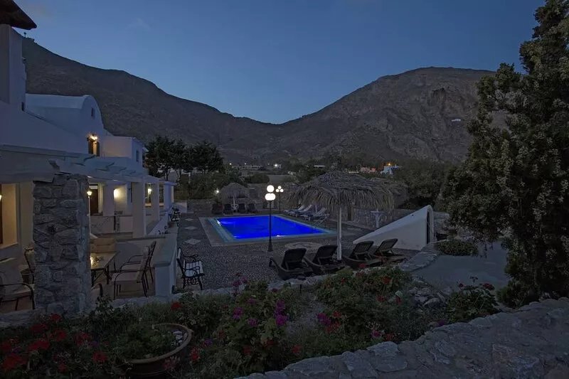 2 bedroom apartment for 5 with free car rental