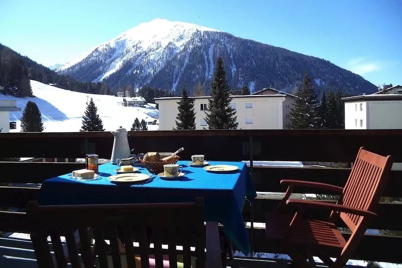 Sunny 3.5 room apartment in a quiet but central location