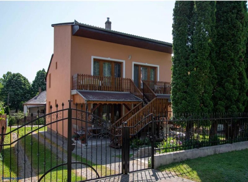 Akacfa 13 Apartman