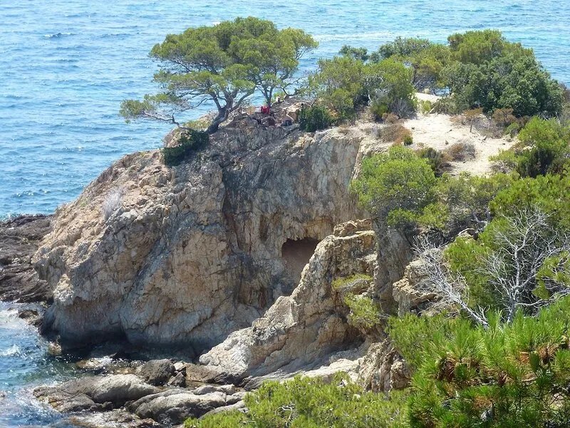 Villa with private pool . Seaside and countryside. Beach 10 min walk.