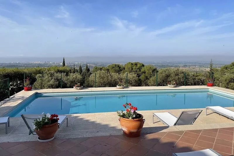 Villa with impressive views over the bay of Rosas & the Ampurdan plain