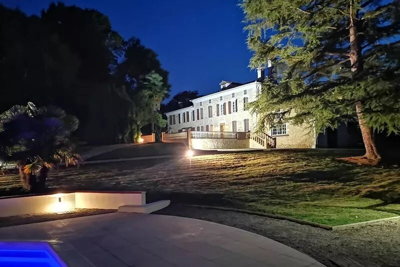 Character stone period villa for up to 15 near all amenities with swimming pool