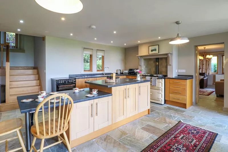 CHAPELFIELD, family friendly, character holiday cottage in Wirksworth