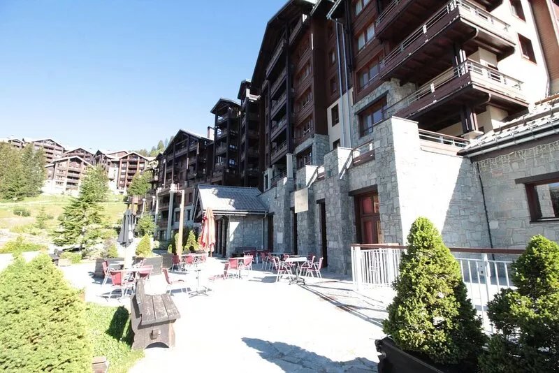 Modern furnished apartment with beautiful views at the slopes (ski-in ski-out)