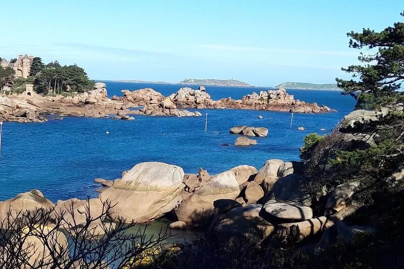Country house a few minutes from the sea and the pink granite coast