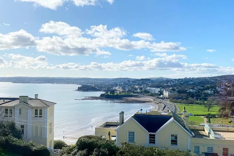 Two Bed Apartment with a Millionaire's sea view