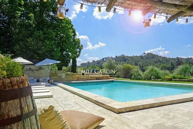 Farmhouse for rent in Aix-en-Provence on a 600-hectare family estate