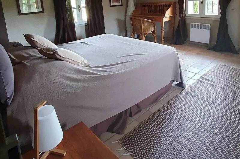 Very nice house in the countryside, 12 people, pool, and large garden.