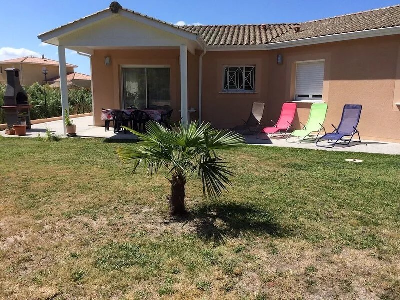 Very pleasant Hourtin house close to the lake and town center