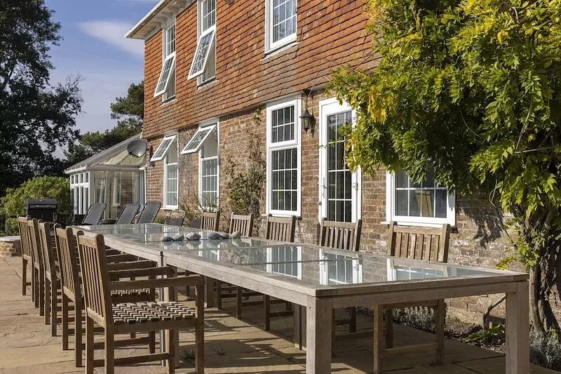 Secluded Farmhouse set in 300 acres, sleeps 11 comfortably, and up to 14 people.