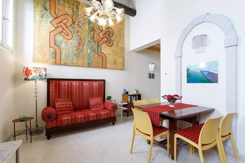 Stylish place ideal for the Biennale in Venice. A short walk from St Mark's