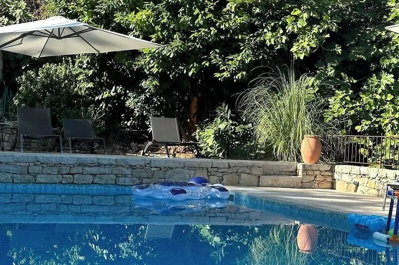 Exklusive Landhausvilla, gr. Pool, gr. Garten, Ruhig, 5 Gehmin. zum Dorf