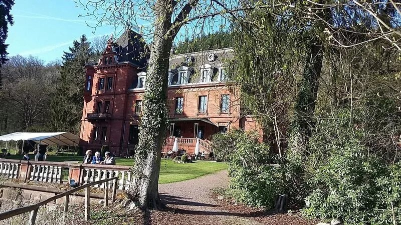 Large apartment right on the forest, ideal for hikers & bikers