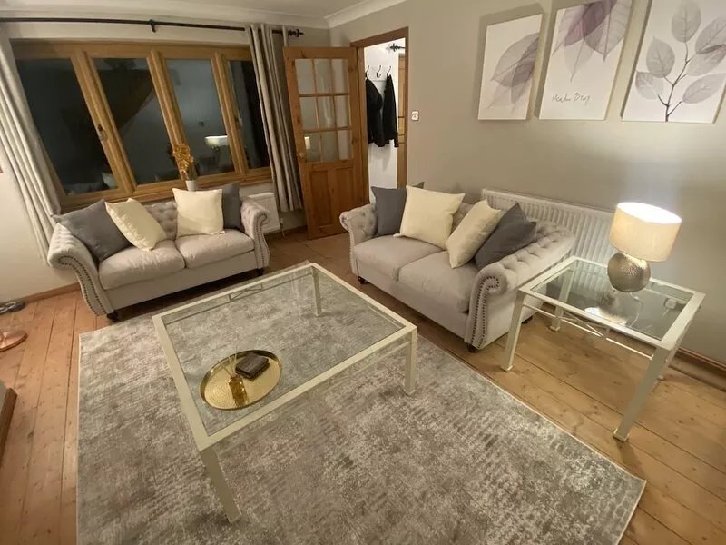 Two bedroom cottage in the heart of Rye with private parking.