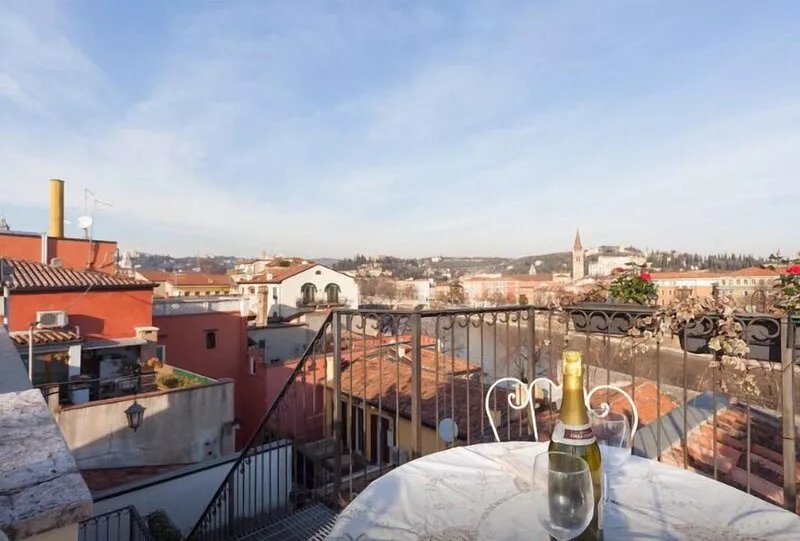 Leoni House Verona, elegant apartment in the historical center