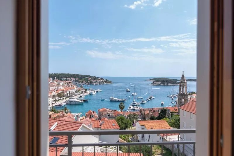 Brand new apt W Balcony & Perfect Seaview * Center