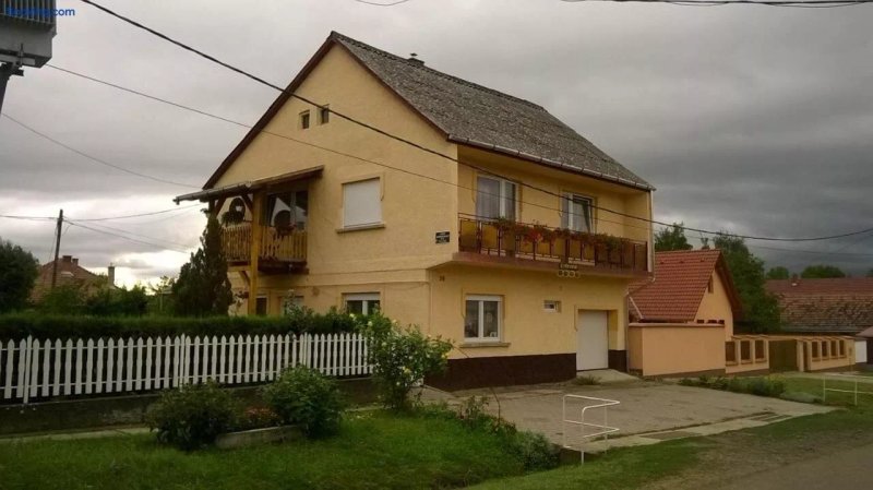 Keletifeny Vendeghaz
