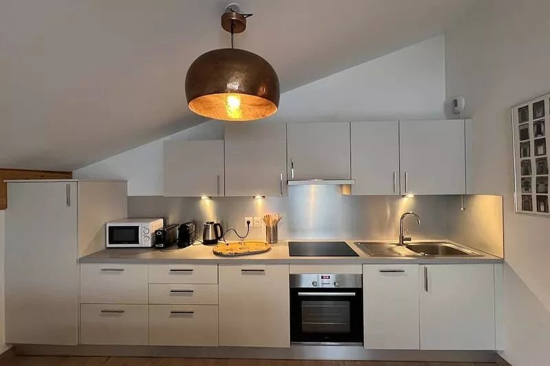Apartment for 4 pp - top floor, modern, close to center and ski lifts