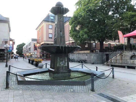 Statyn ''obelisk''